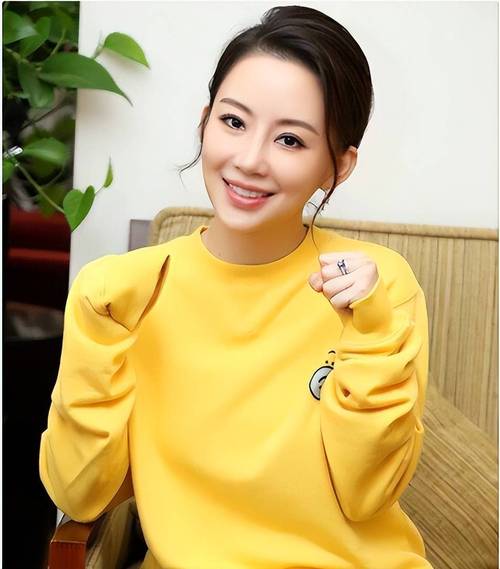 42岁潘晓婷为何至今未婚？揭秘九球天后感情生活之谜