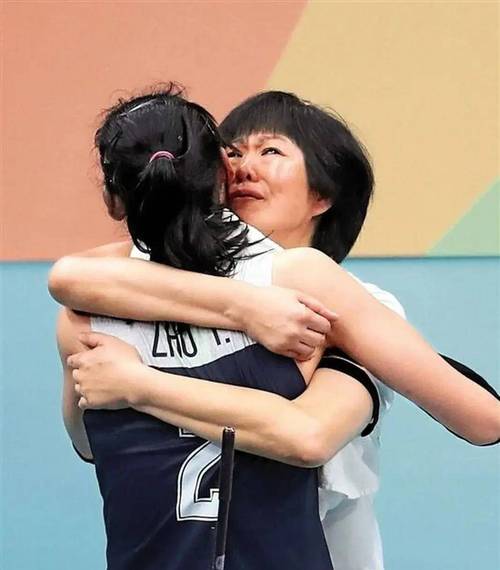 朱婷和郎平是什么关系？师徒情深成就排球传奇