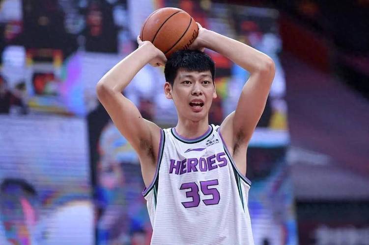 热议：朱荣振去哪了？他未来的篮球之路在哪里？
