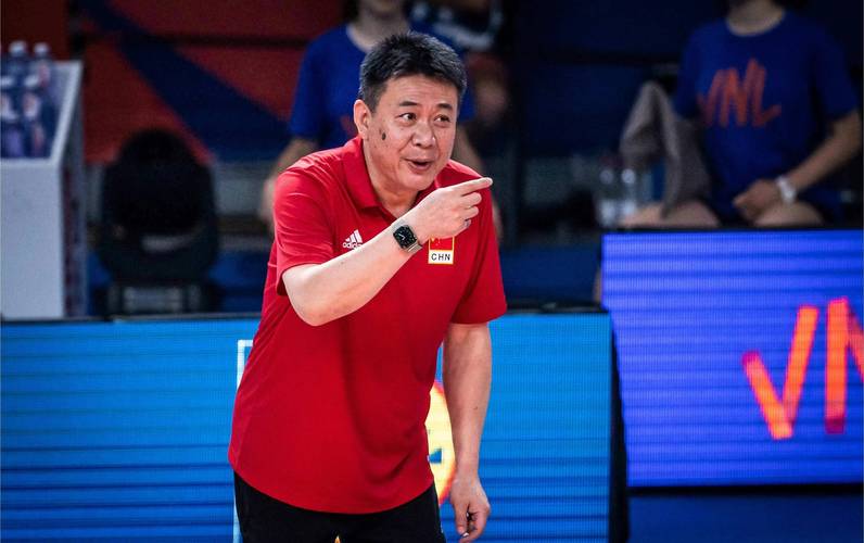 你知道中国女排主教练是谁吗？赵勇教练带队备战奥运！