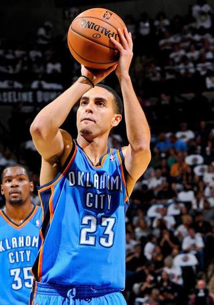 告别NBA赛场：凯文马丁退役原因及职业生涯回顾