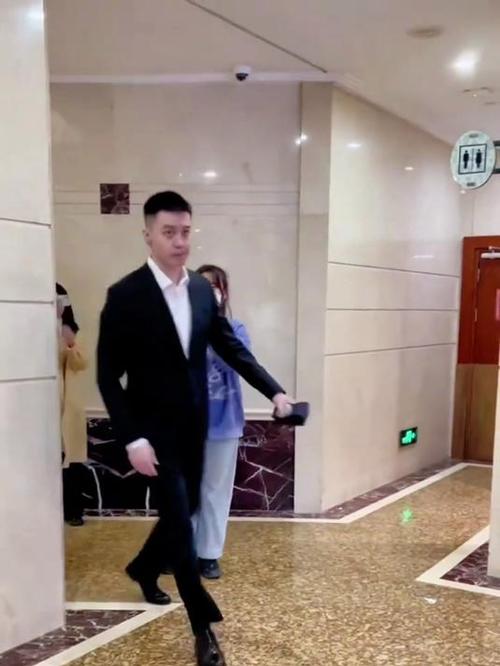 杨鸣身高195cm是真的吗？深度解析其身体素质