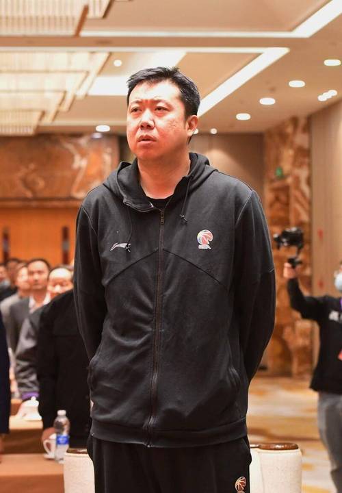 王治郅现在干什么？47岁他重返国家队担任教练