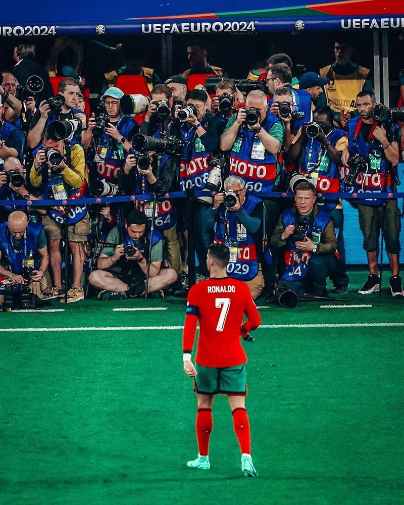 想买C罗CR7球鞋？先看看这些价格信息！