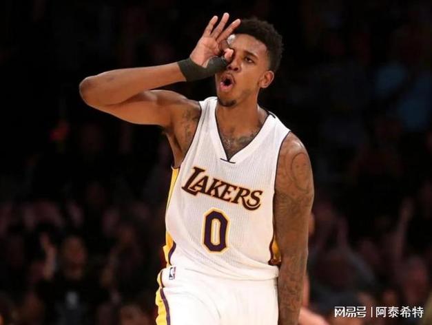 揭秘：尼克杨NBA生涯各个时期球衣号码大全