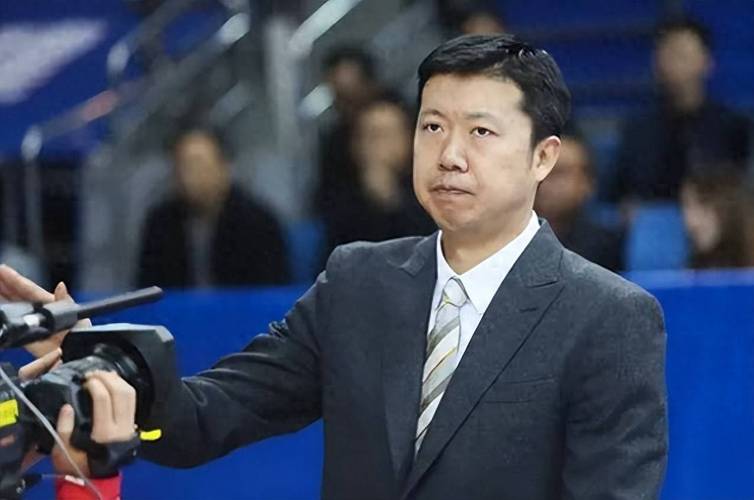 王治郅现在干什么？47岁他重返国家队担任教练