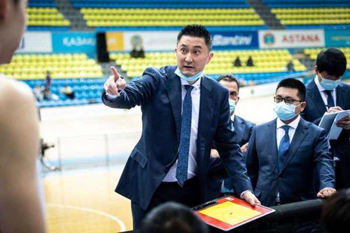 杜锋身高多少？揭秘中国男篮主教练的身高真相！