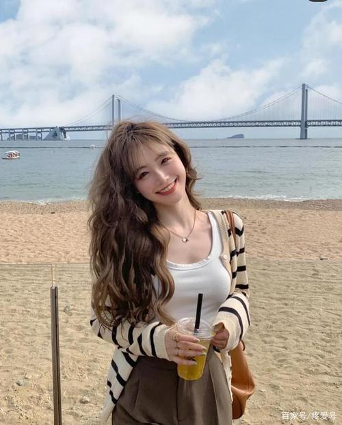 为什么贝嫂几乎从来都不笑？她的笑容究竟如何？