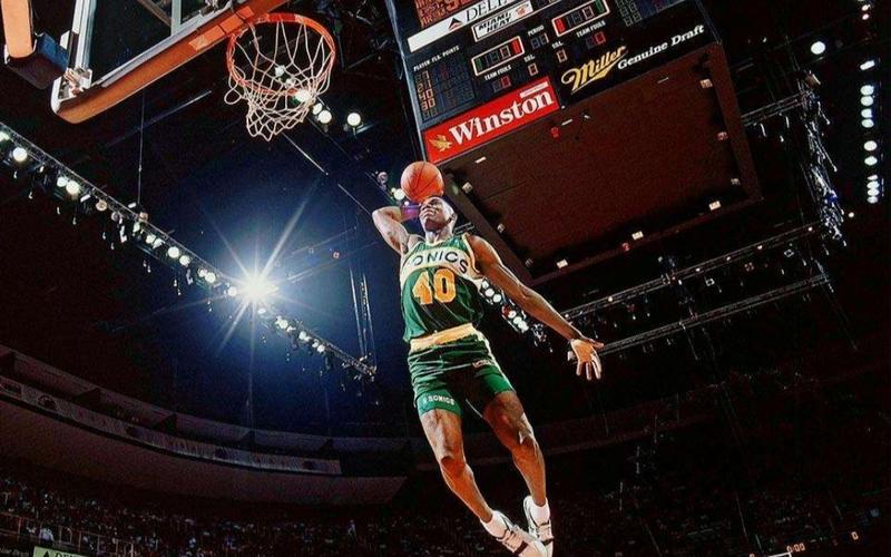 NBA传奇雨人坎普身高：208cm的统治力