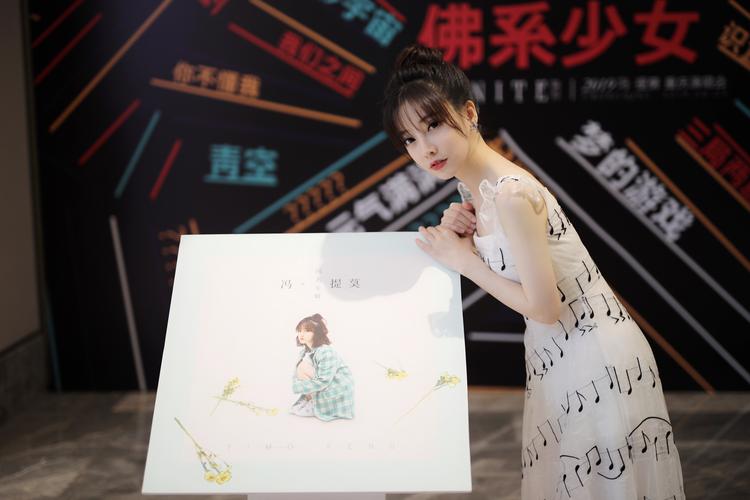 冯提莫为什么不直播了？粉丝们都在问