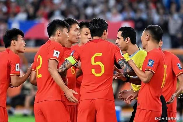 国足实力堪忧！连女足都赢不了，未来何去何从？