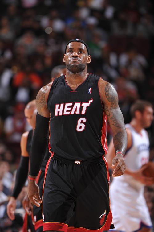 篮球明星NBA都有谁？盘点那些闪耀球场的巨星们