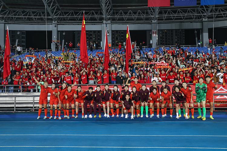国足实力堪忧！连女足都赢不了，未来何去何从？