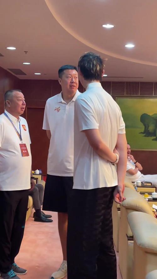 王治郅现在干什么？47岁他重返国家队担任教练