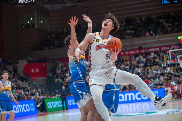 埃里克布莱索实力如何？揭秘他的NBA辉煌与CBA新篇章