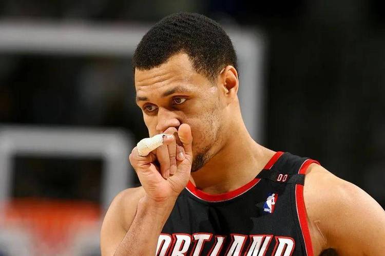 开拓者罗伊退役了吗？揭秘“黄曼巴”的NBA生涯终章