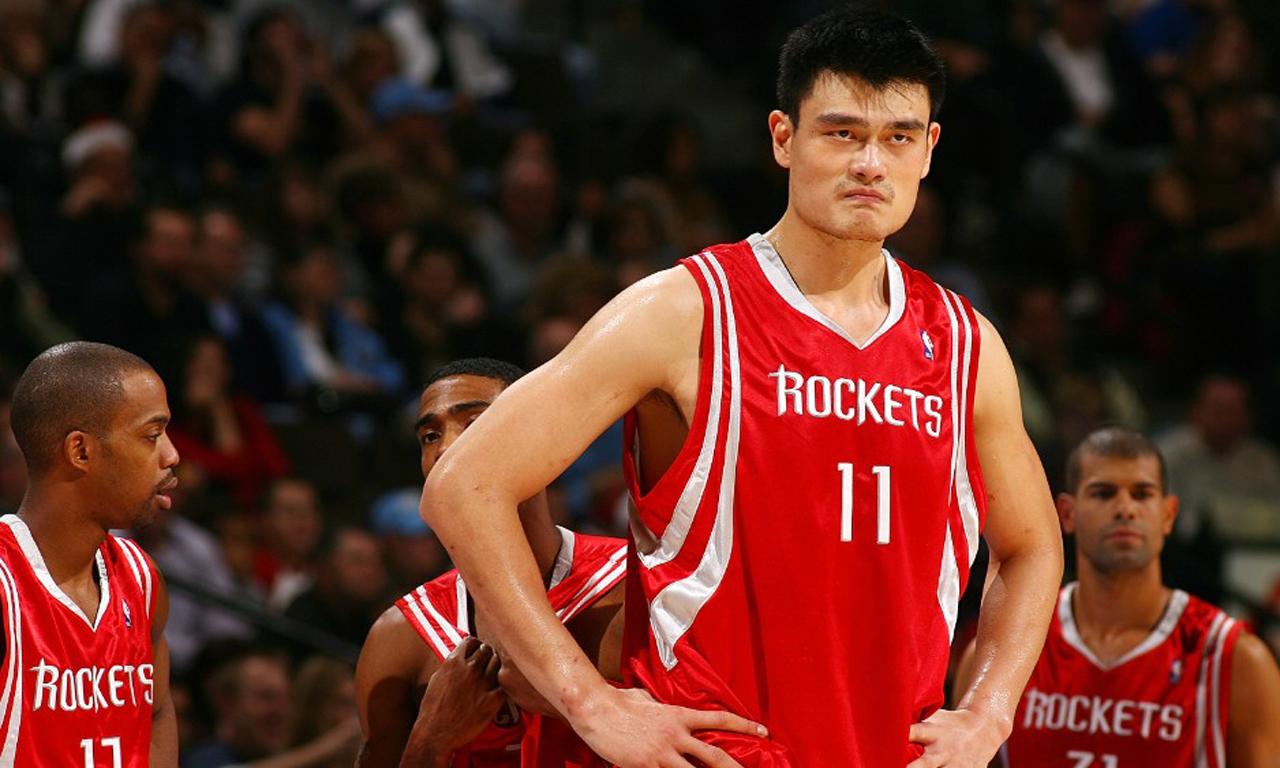 姚明是NBA巨星吗？深度解读其影响力和篮球成就