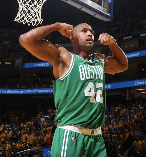NBA球星霍福德的国籍是哪里？他的职业生涯和个人信息
