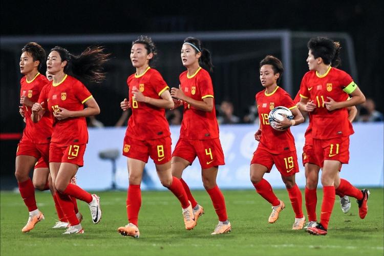 国足实力堪忧！连女足都赢不了，未来何去何从？