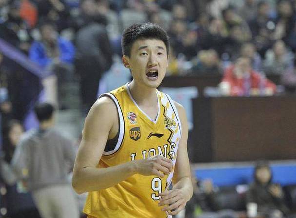 李京龙去哪了？探秘CBA名将退役后的生活和事业。