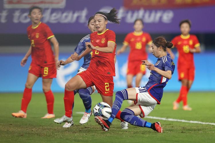 国足实力堪忧！连女足都赢不了，未来何去何从？