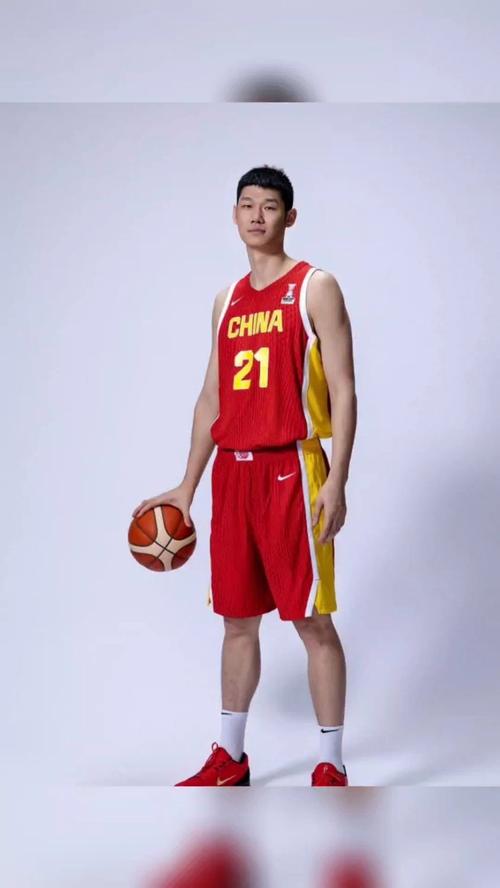 中国男篮18号是谁？他在比赛中发挥了怎样的作用？