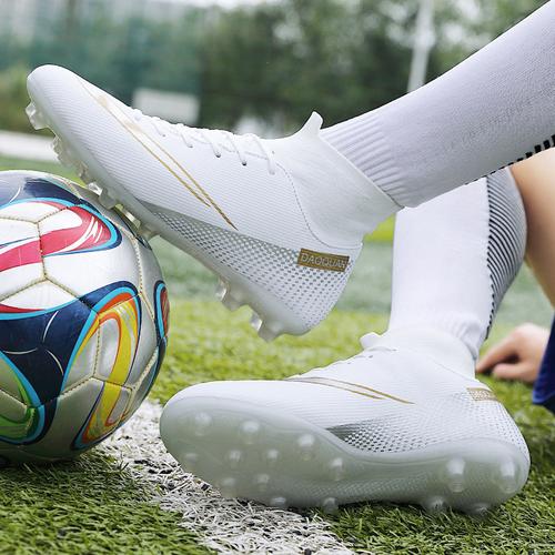 想买C罗CR7球鞋？先看看这些价格信息！