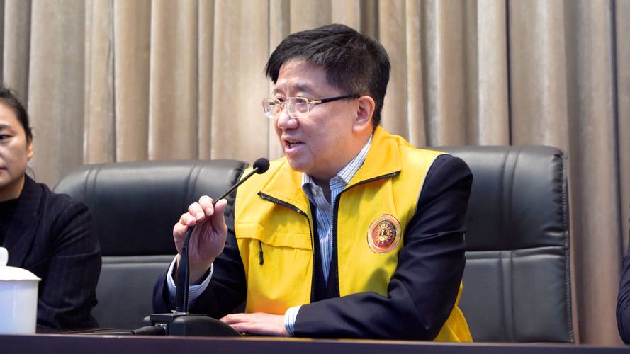急寻黄马甲客服电话，如何联系到他们的工作人员？