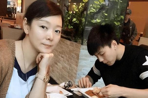 胡明轩妈妈是谁？揭秘CBA球星背后的神秘女人