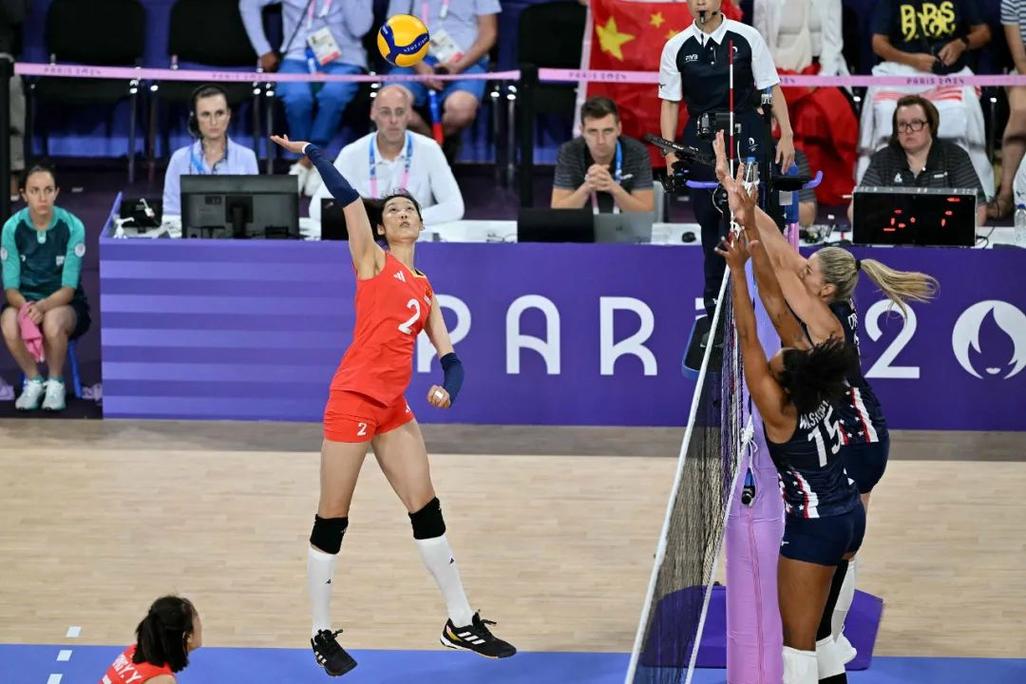 中国女排挑战美国队失利：0：3完败，赛后总结及展望