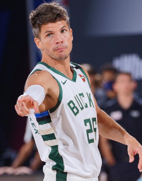 前NBA球星科沃尔现在在哪支球队效力？