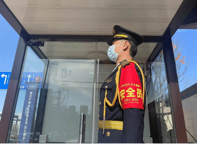 急寻黄马甲客服电话，如何联系到他们的工作人员？