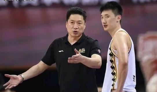 李京龙去哪了？探秘CBA名将退役后的生活和事业。