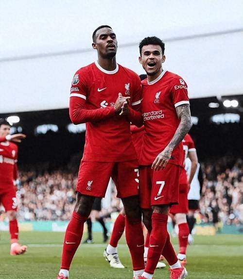 范迪克“球退”的秘密:防守策略还是能力缺陷?