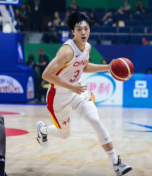 中国篮球未来之路在哪里?年轻球员能否挑起大梁?