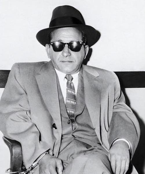 肯尼迪总统为何如此深入人心?探秘他受欢迎的原因