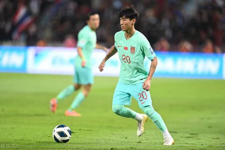 武磊和韦世豪谁更厉害?球迷吵翻天!