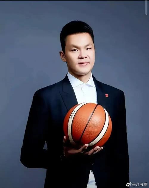 前CBA球星王仕鹏身高究竟多少？球迷热议不断