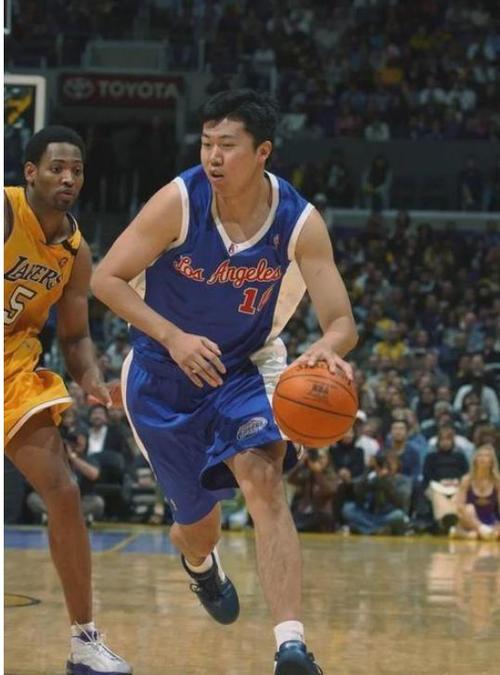 王治郅到底有多高？解密中国篮球巨星的身高