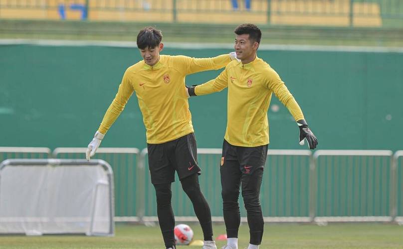 武磊和韦世豪谁更厉害?球迷吵翻天!