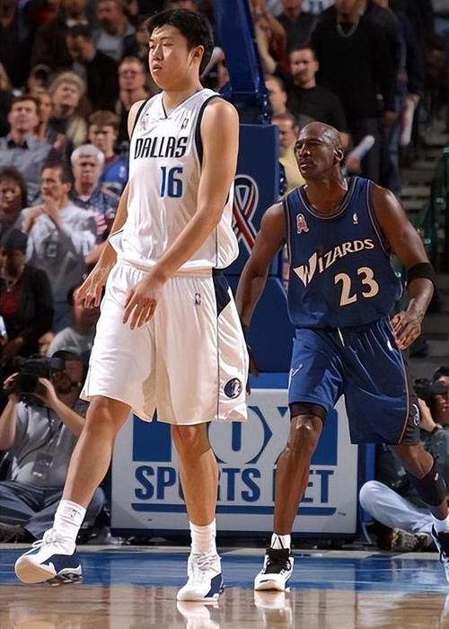 王治郅到底有多高？解密中国篮球巨星的身高