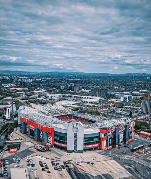 老特拉福德球场名称解释：地名与曼联的传奇