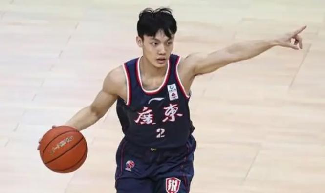 CBA球员徐杰年薪多少？70万年薪引争议，值吗？