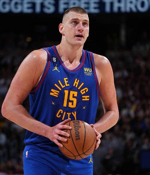 查克海耶斯多高？揭秘NBA最矮首发中锋的身高真相