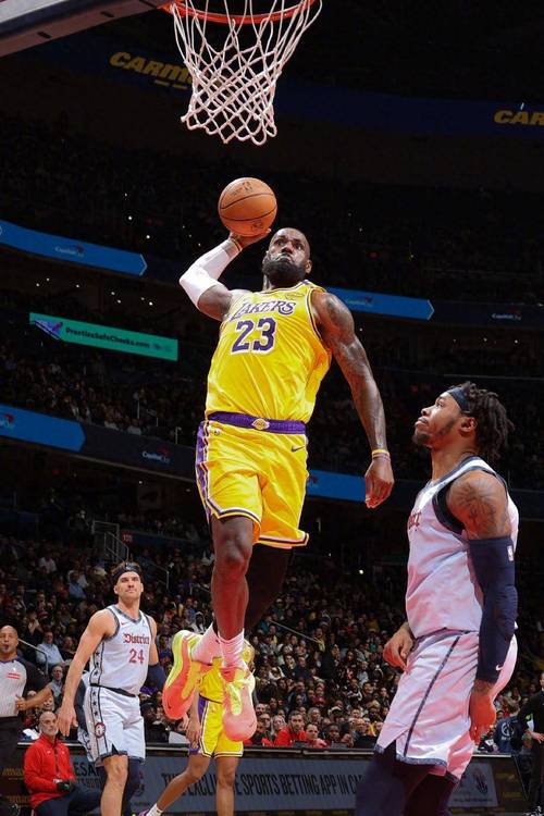 湖人与快船的比赛谁赢了？精彩瞬间不容错过