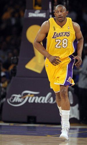 解密姆本加：NBA生涯与总冠军荣耀