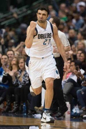 篮球巨星帕楚里亚的球衣号码是多少？