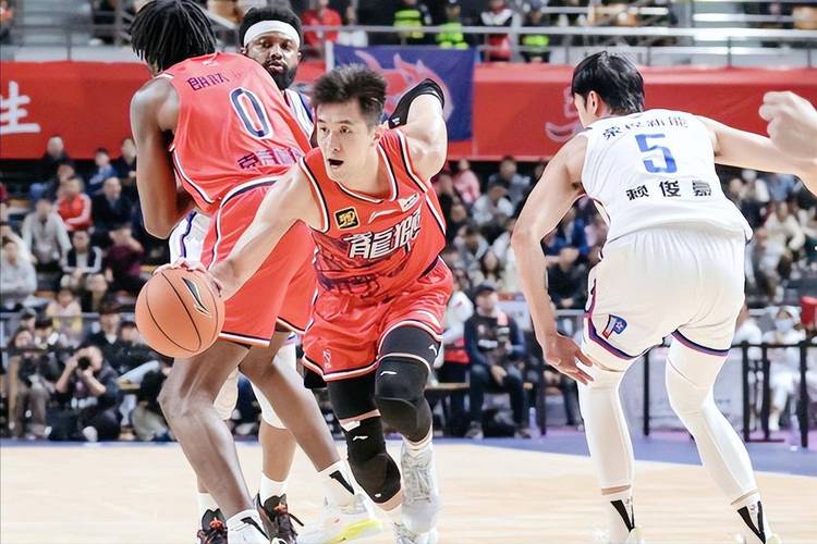 郭艾伦为什么不传球?他真的只会单打独斗吗?