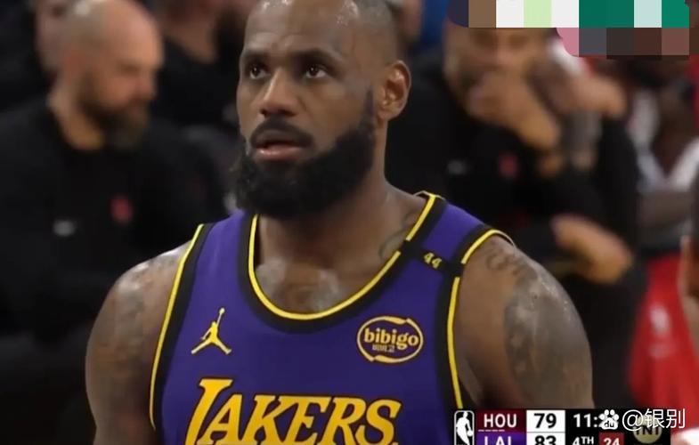 火箭队比赛来了个大明星！原来是权游龙妈！