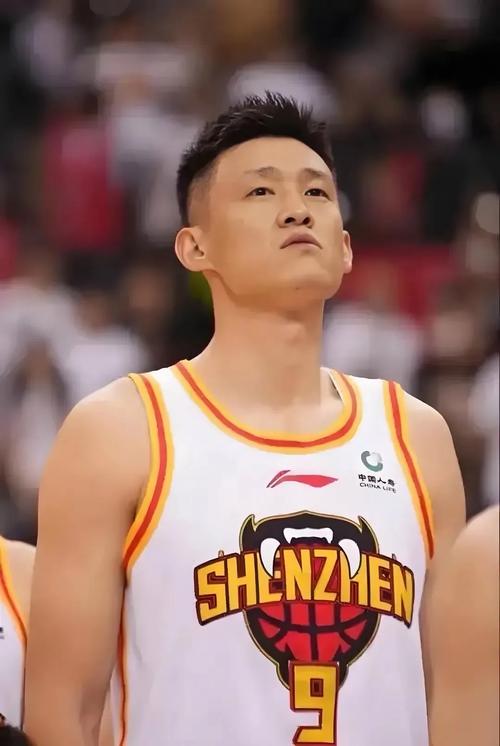 周鹏身高2米06是真的吗？深度解析他的身体素质和球技